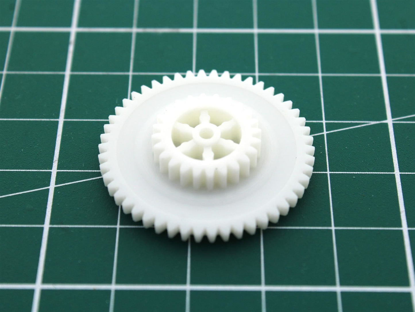 Hammaspyörä CD-soittimen luukun varaosa Magnavox CDB 692
